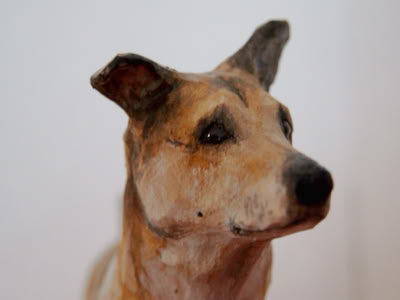 handgeschnitzter Hund Holz