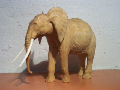 handgeschnitzter Elefant Holz