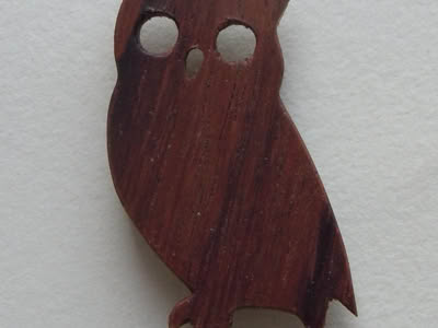 Anstecknadel Eule Holz