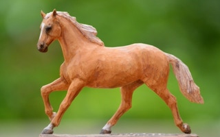 Handgeschnitztes Pferd